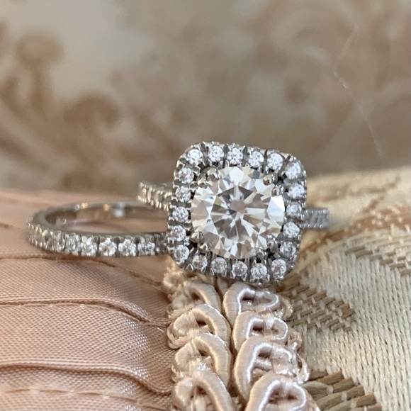 2.20 Ct Round Moissanite Halo Ring Set